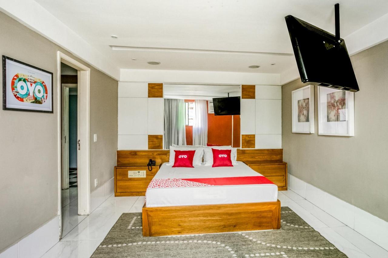 Oyo Nobs Hotel, Сао Жоао де Мерити Екстериор снимка