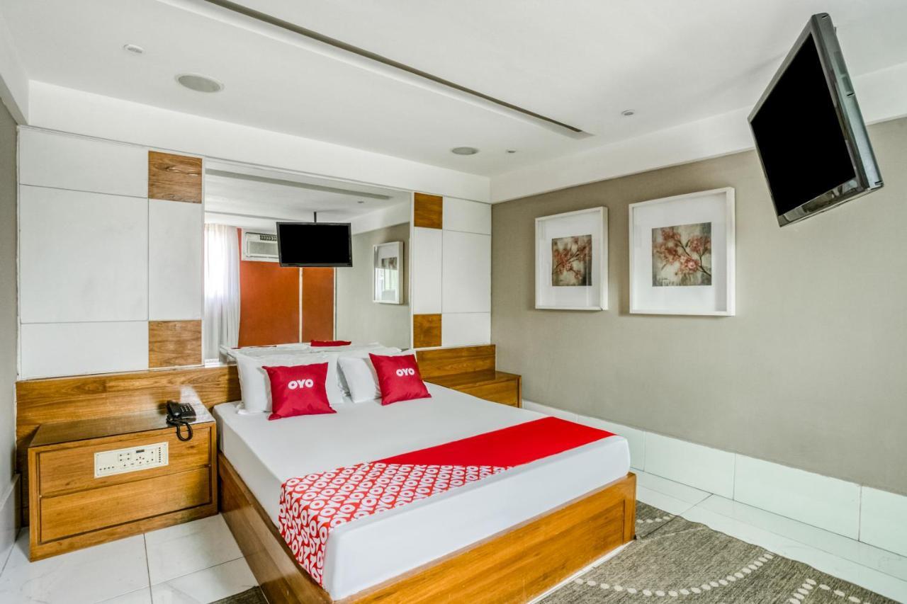 Oyo Nobs Hotel, Сао Жоао де Мерити Екстериор снимка